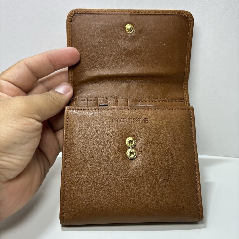 Taylor Boothe‎ genuine leather wallet  NWOT